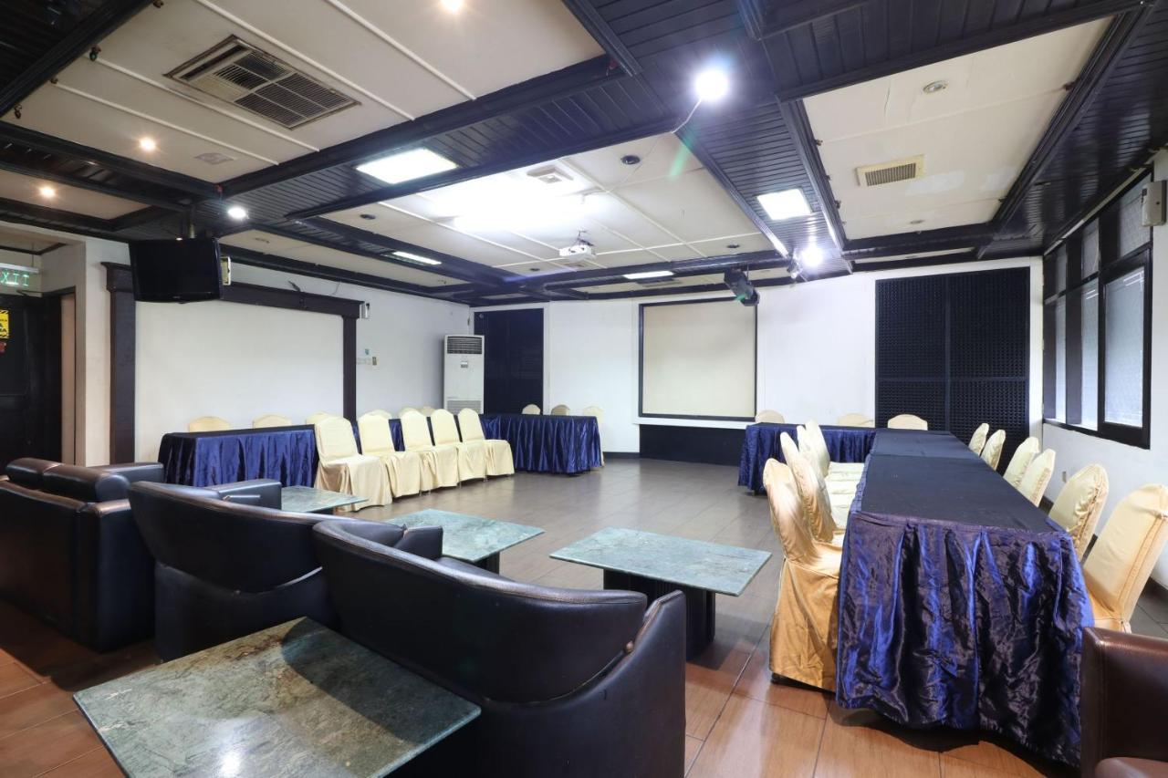C'One Hotel Pulomas 자카르타 외부 사진