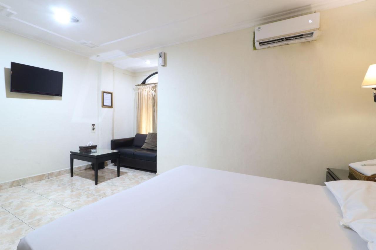 C'One Hotel Pulomas 자카르타 외부 사진